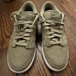 Nike Men's Olive Sneakers